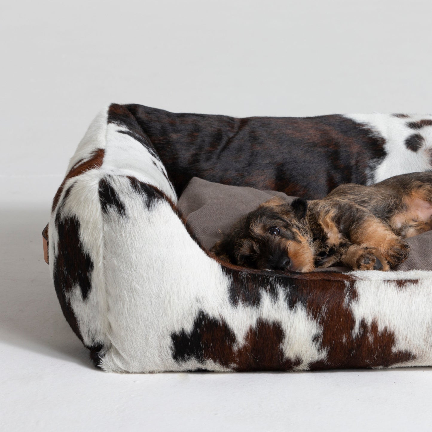 Henri - Cowhide Leather Bed by 2.8