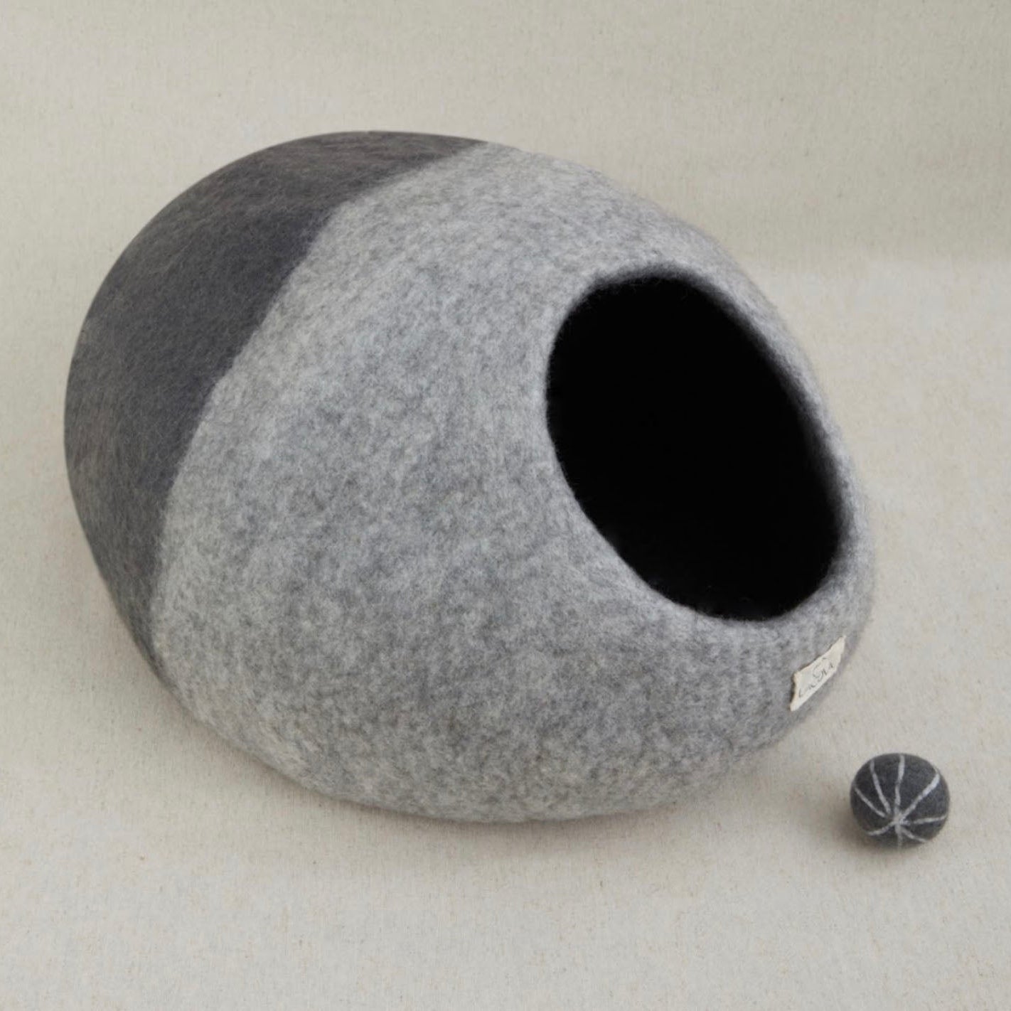 Lacova Limited Edition - Cat Furniture by Mishum